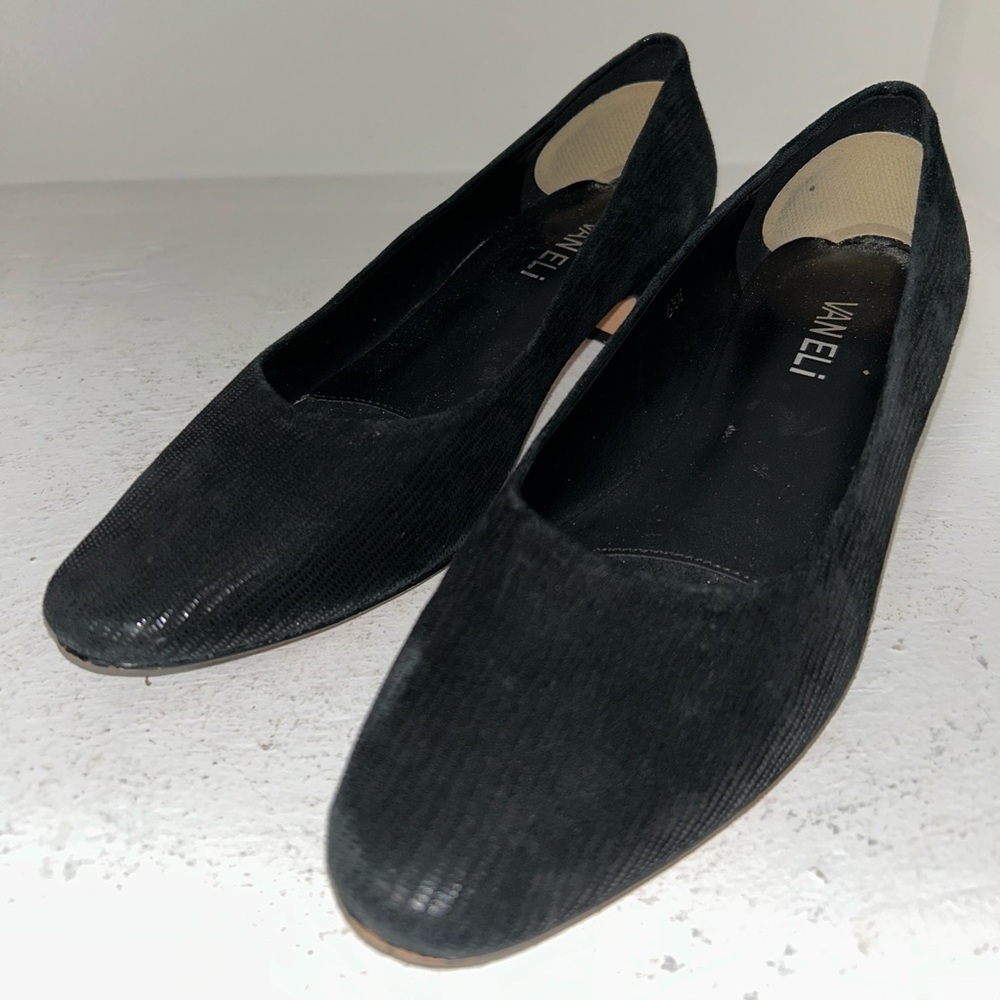 Vaneli Black Textured Flats - Picture 2 of 6